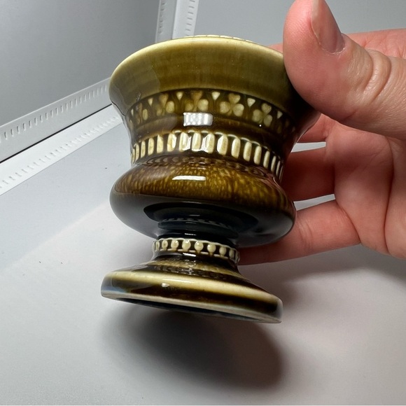 Vintage Wade Ireland Porcelain Small Vase Urn, 4 1/2" Shamrock - Picture 4 of 7